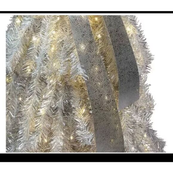 New Winter Wonder Lane Vixen Angel Christmas Tree  Pre-Lit 4’‎ Victoria Wings - Picture 2 of 4